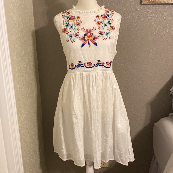 Umgee Dresses & Skirts - UMGEE Embroidered sun dress
